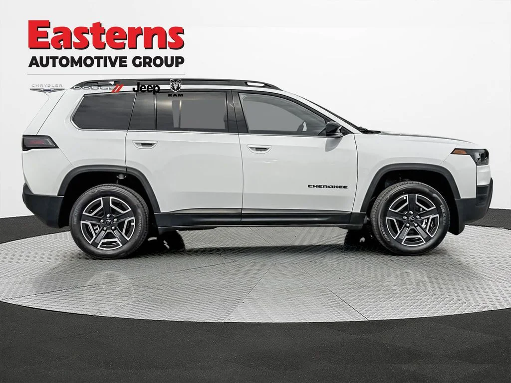 New 2026 Bright White Clear-Coat Exterior Paint Jeep Limited image 3