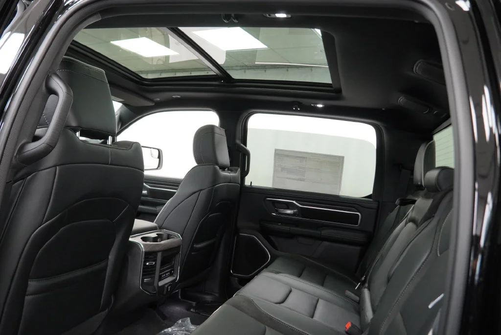 New 2027 Diamond Black Crystal Pearl-Coat Exterior Paint RAM Laramie image 5