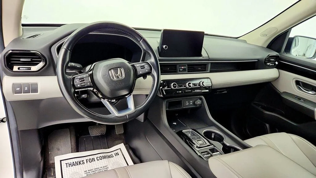 Used 2024 Platinum White Pearl Honda Touring AWD image 13