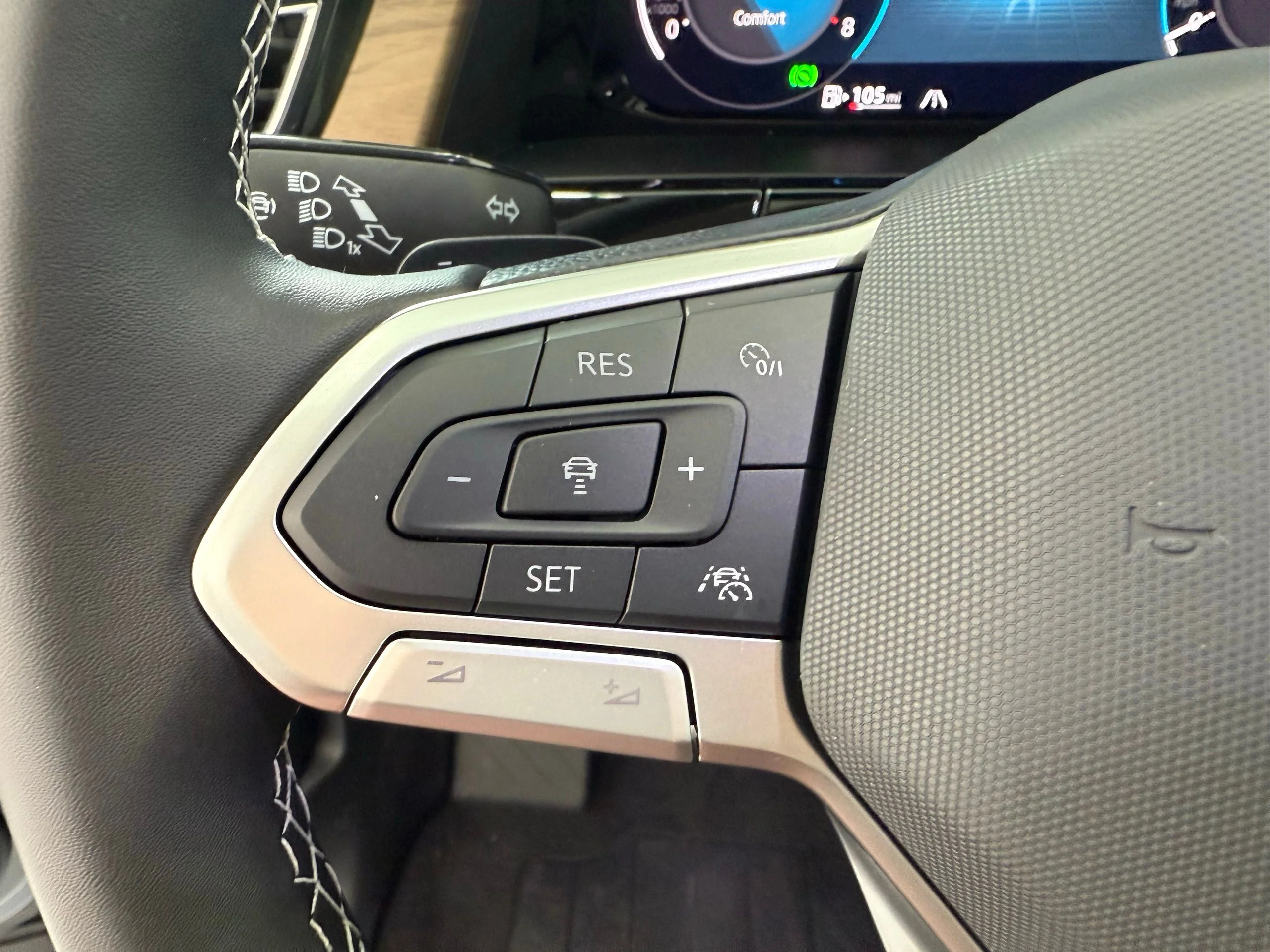 2025 Volkswagen Atlas SE w/Tech - Photo 12