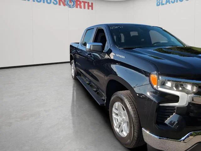 Used 2022 Black Chevrolet LT image 4