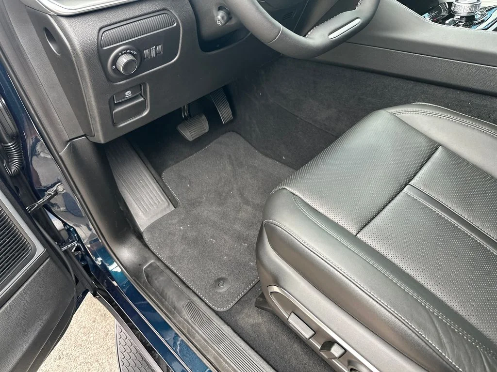 New 2026 Fathom Blue Pearlcoat Jeep  image 20