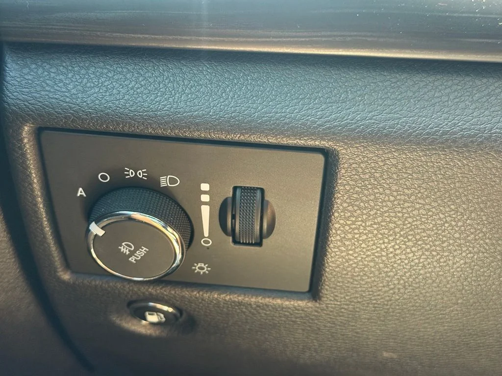 Used 2020 White Jeep Altitude image 19