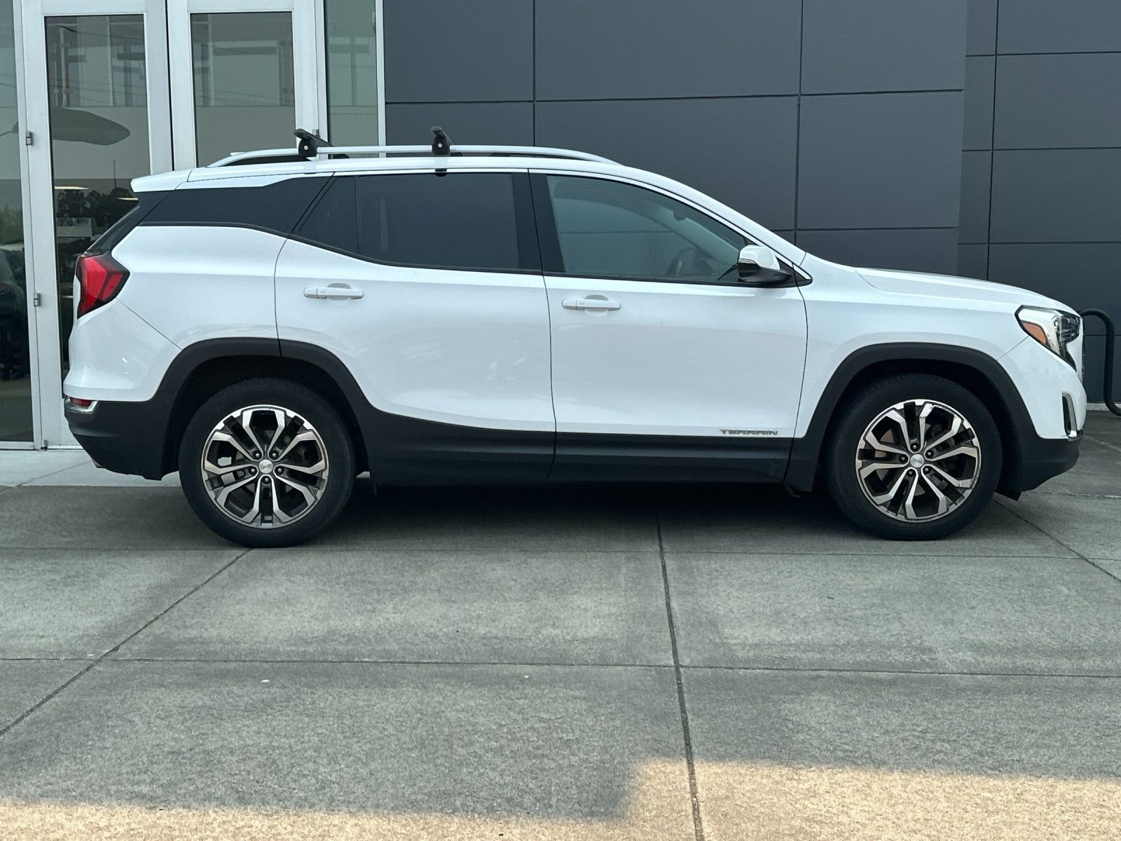 Used 2019 Summit White GMC SLT image 1