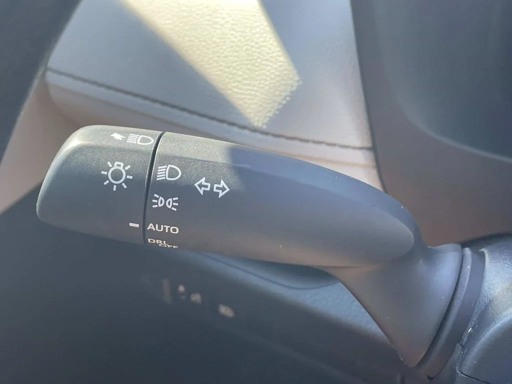 Used 2023  Toyota XLE image 33