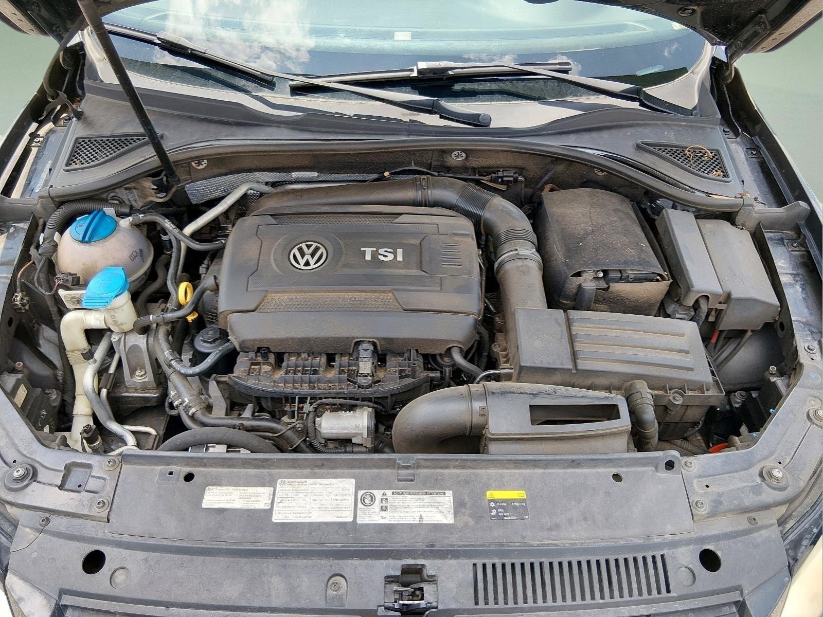 Used 2015 Black Uni Volkswagen 1.8T SE w/Sunroof & Nav image 14