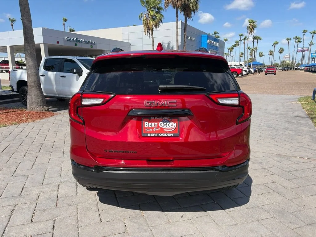Used 2024 Volcanic Red Tintcoat GMC SLE image 5