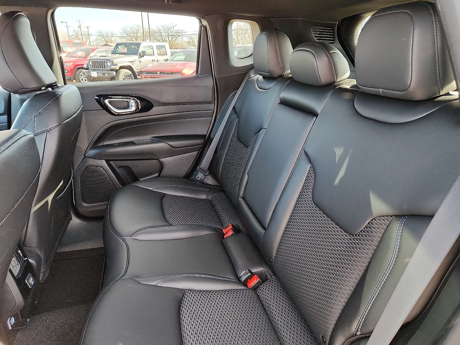 New 2026 Silver Jeep LATITUDE ALTITUDE 4X4 image 10
