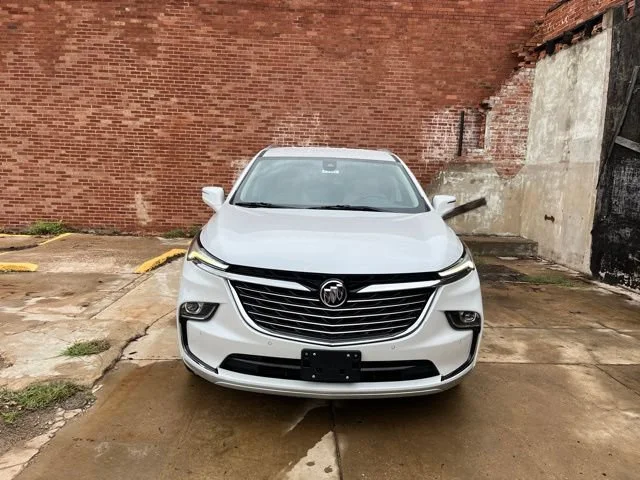 Used 2022 White Frost Tricoat Buick Essence image 2