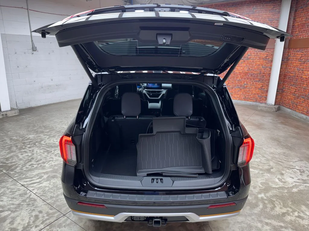 New 2026 Agate Black Metallic Ford Tremor® image 28