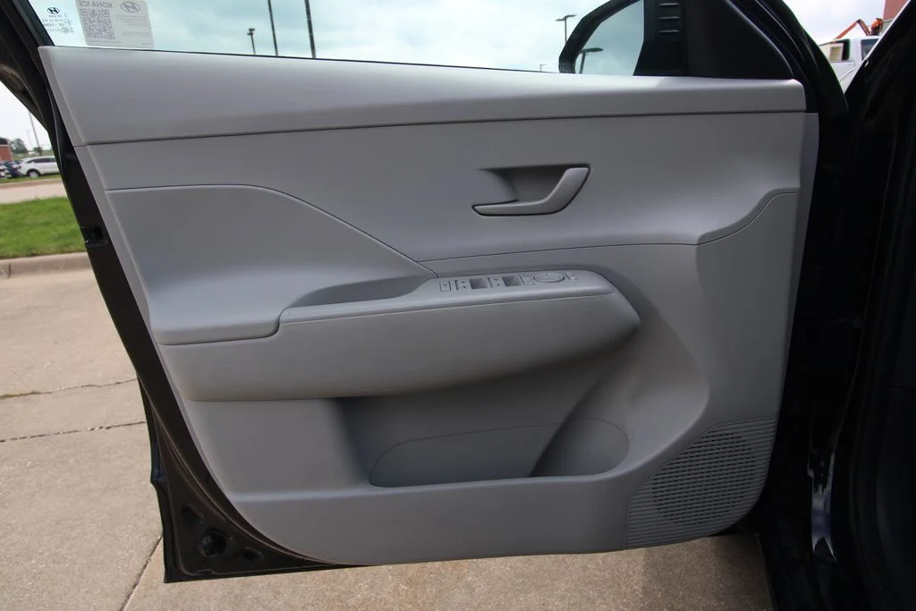 Used 2025 Black Hyundai SEL image 32
