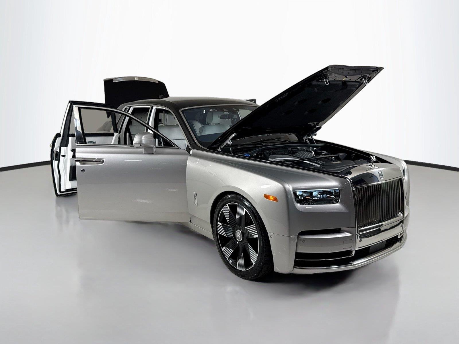 Used 2023 Jubilee Silver Rolls-Royce  image 52