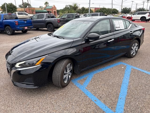 Used 2025 Black Nissan 2.5 S image 3