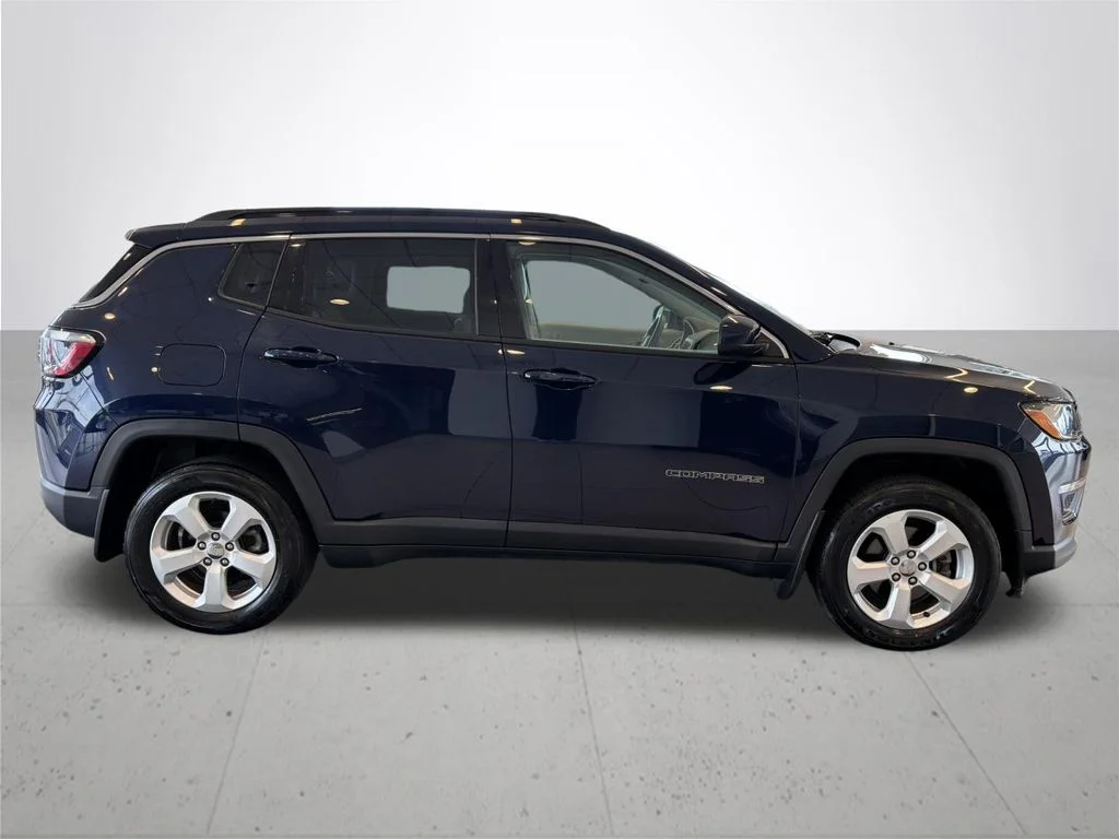 Used 2018 Blue Jeep Latitude image 6