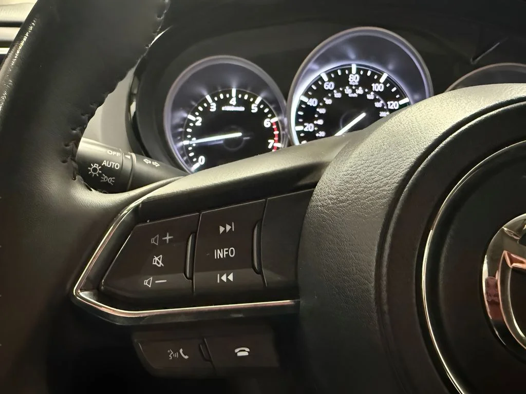 Used 2022 White Mazda Touring image 17