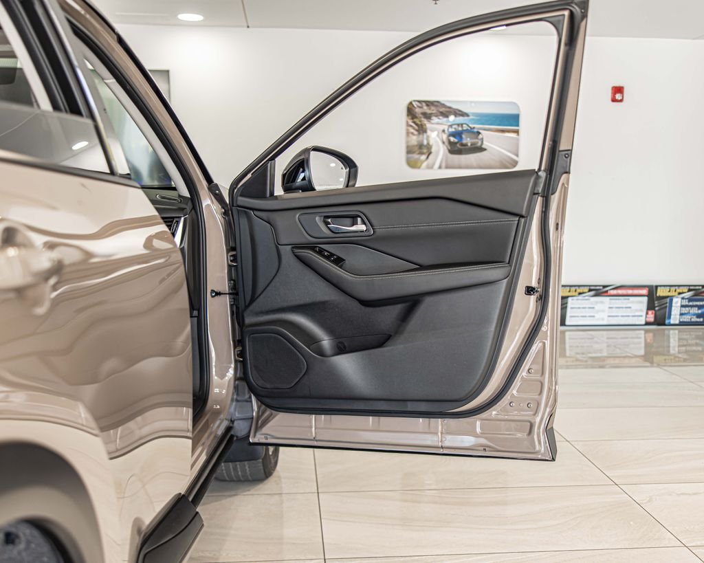 Used 2025 Black Nissan SL image 43