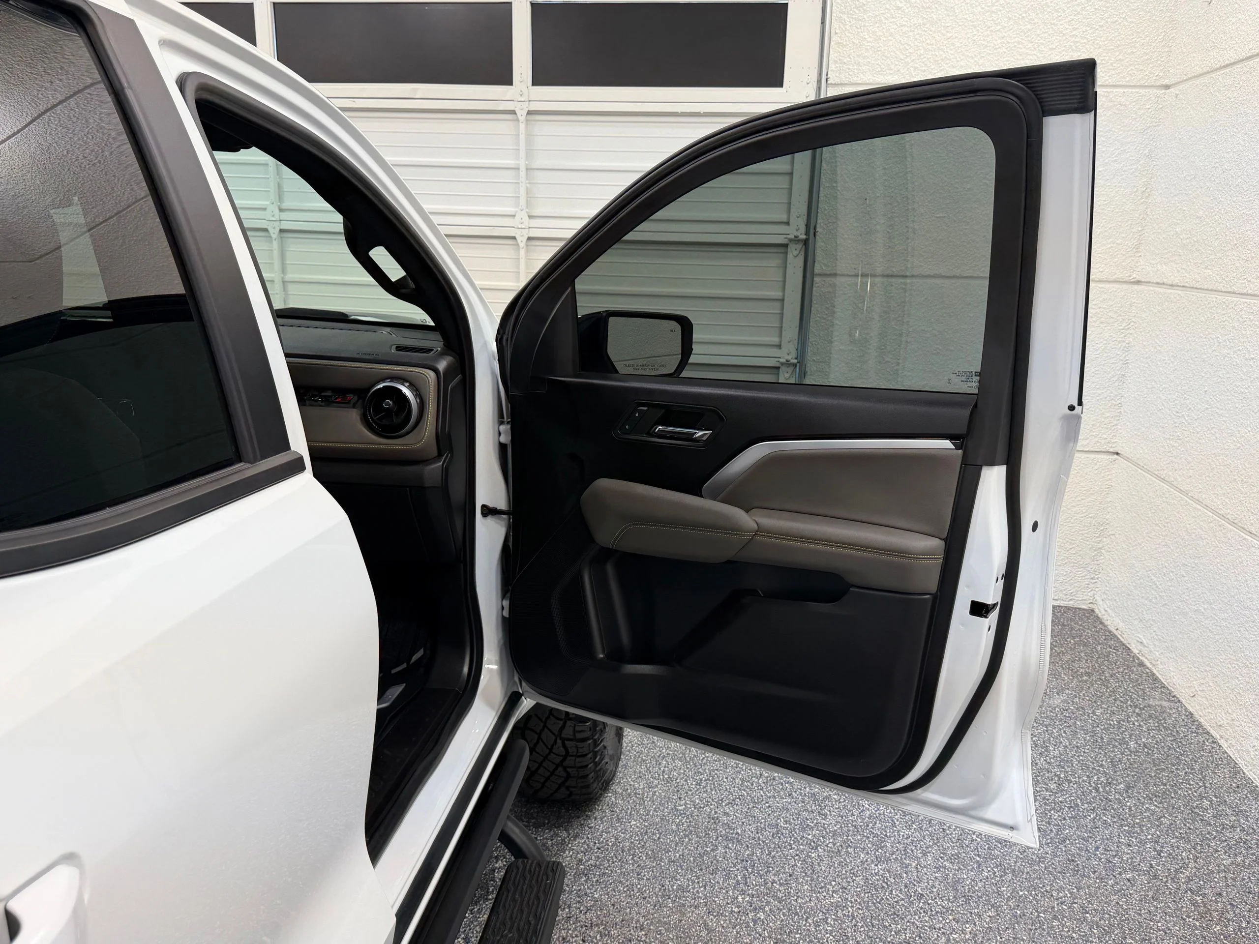 Used 2024 White Chevrolet ZR2 image 30