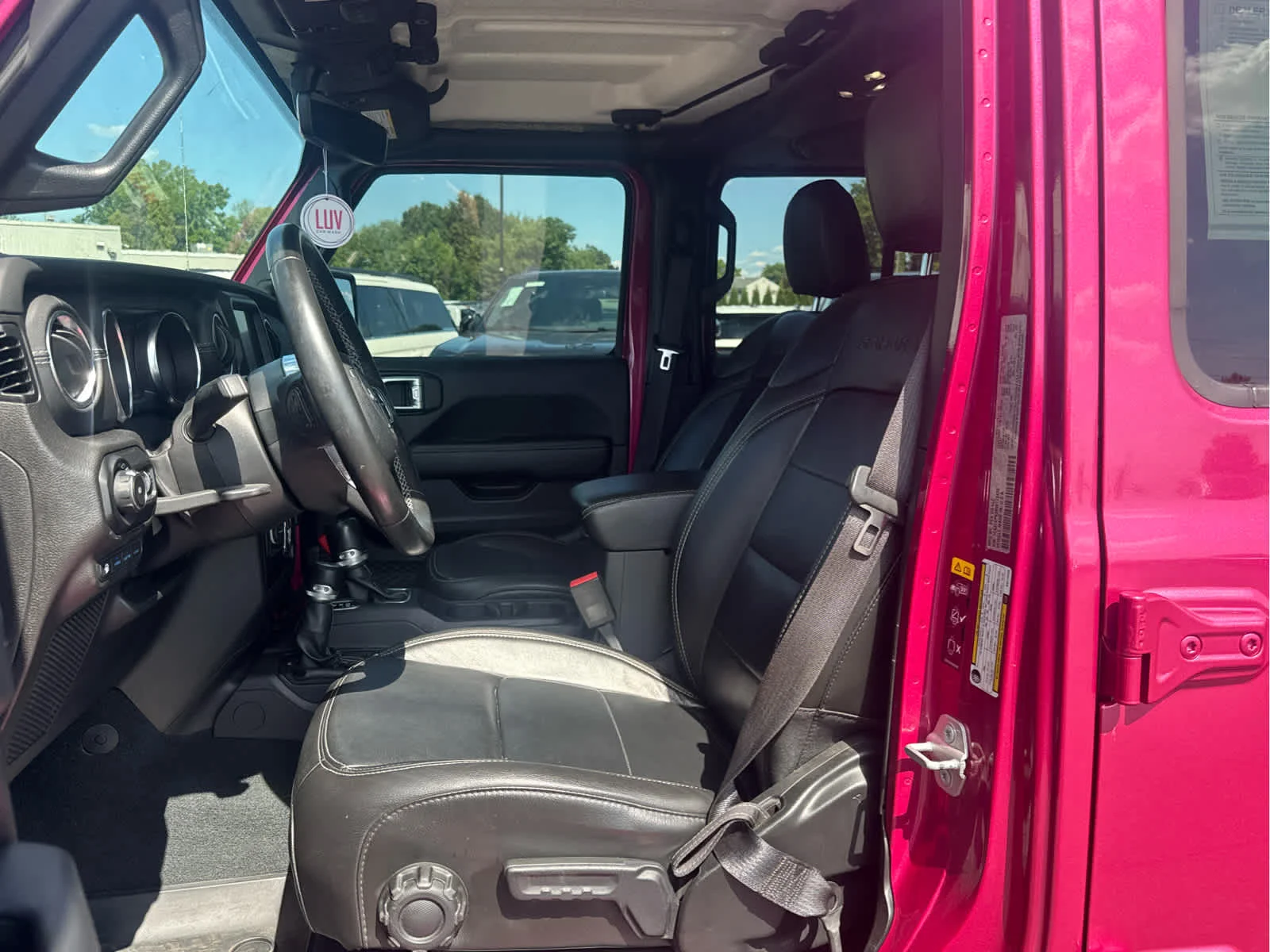 Used 2022 Limited Edition Tuscadero Pearlcoat Jeep Unlimited Sahara image 9