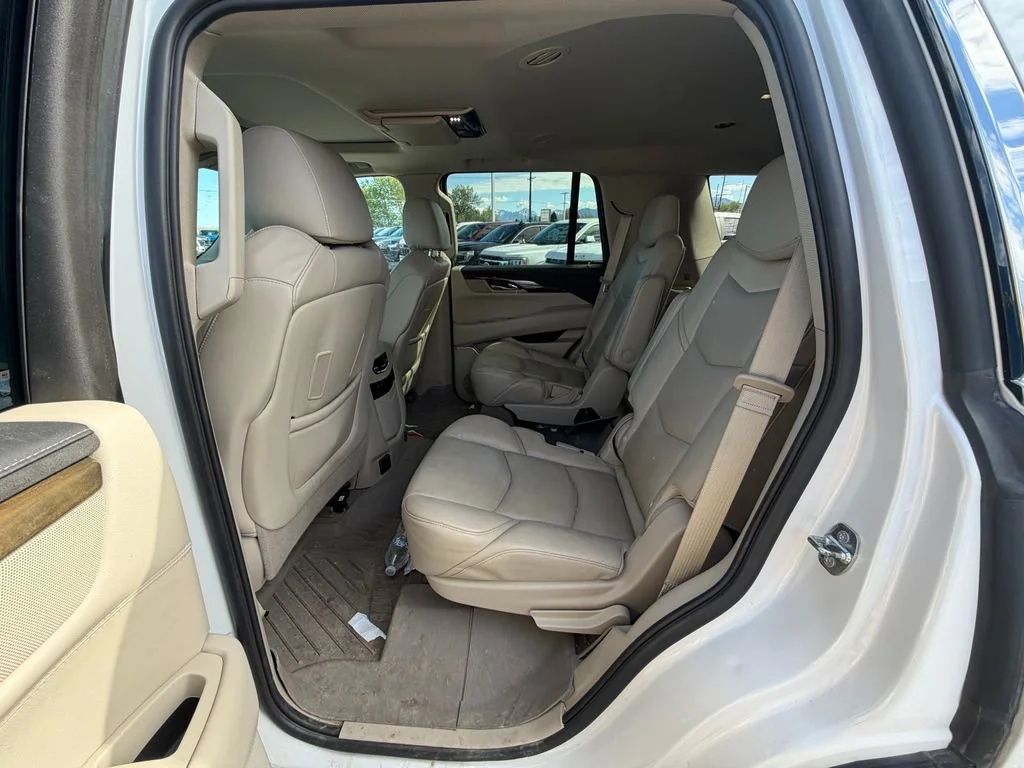 Used 2019 CRYSTAL WHITE TRICOAT Cadillac Premium Luxury image 4