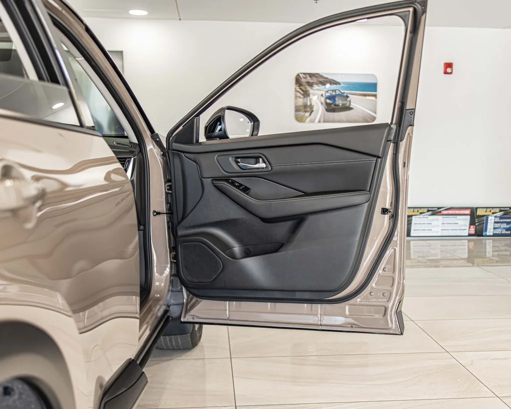 Used 2025 Black Nissan SL image 43