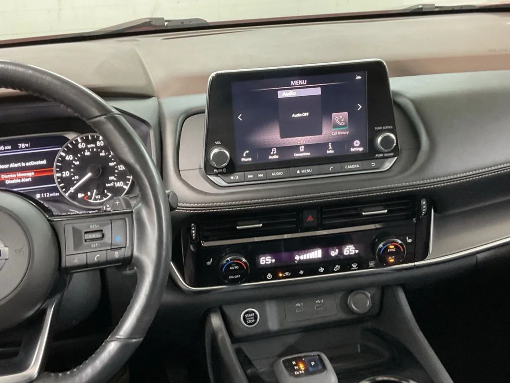 Used 2021 Scarlet Nissan SV image 13