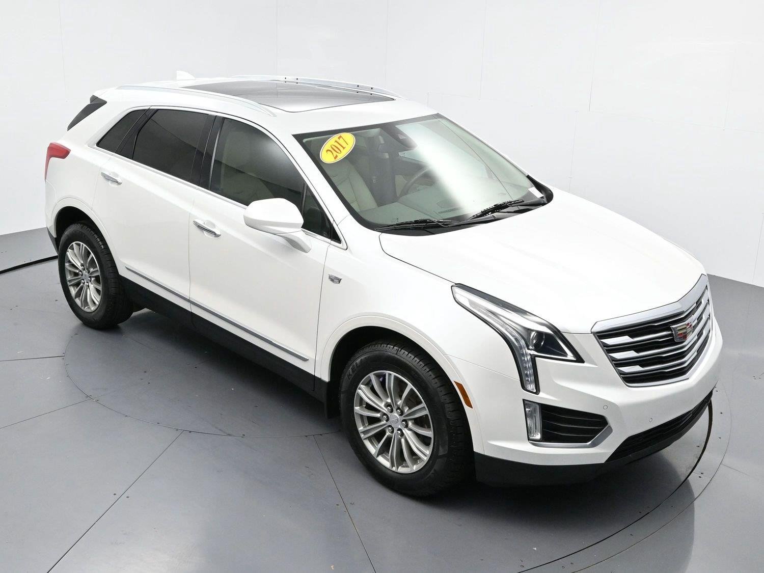 Used 2017 CRYSTAL WHITE TRICOAT Cadillac Luxury FWD image 44