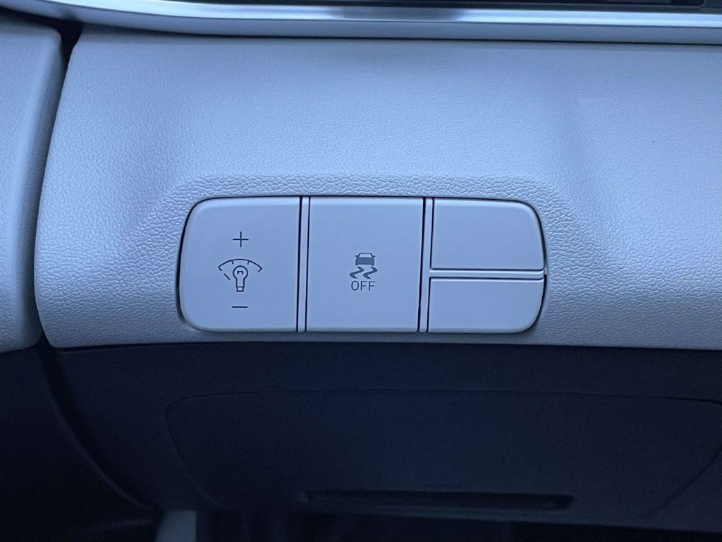 New 2026 White Hyundai SEL Sport Plus image 18