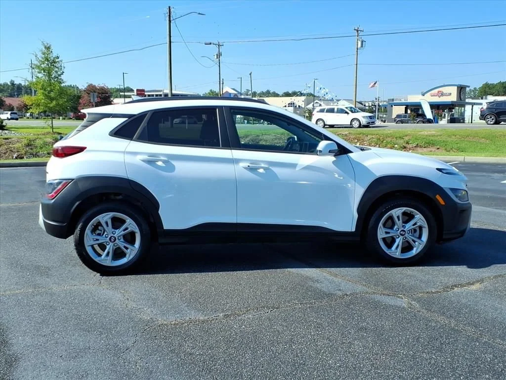 Used 2023 White Hyundai SEL image 20