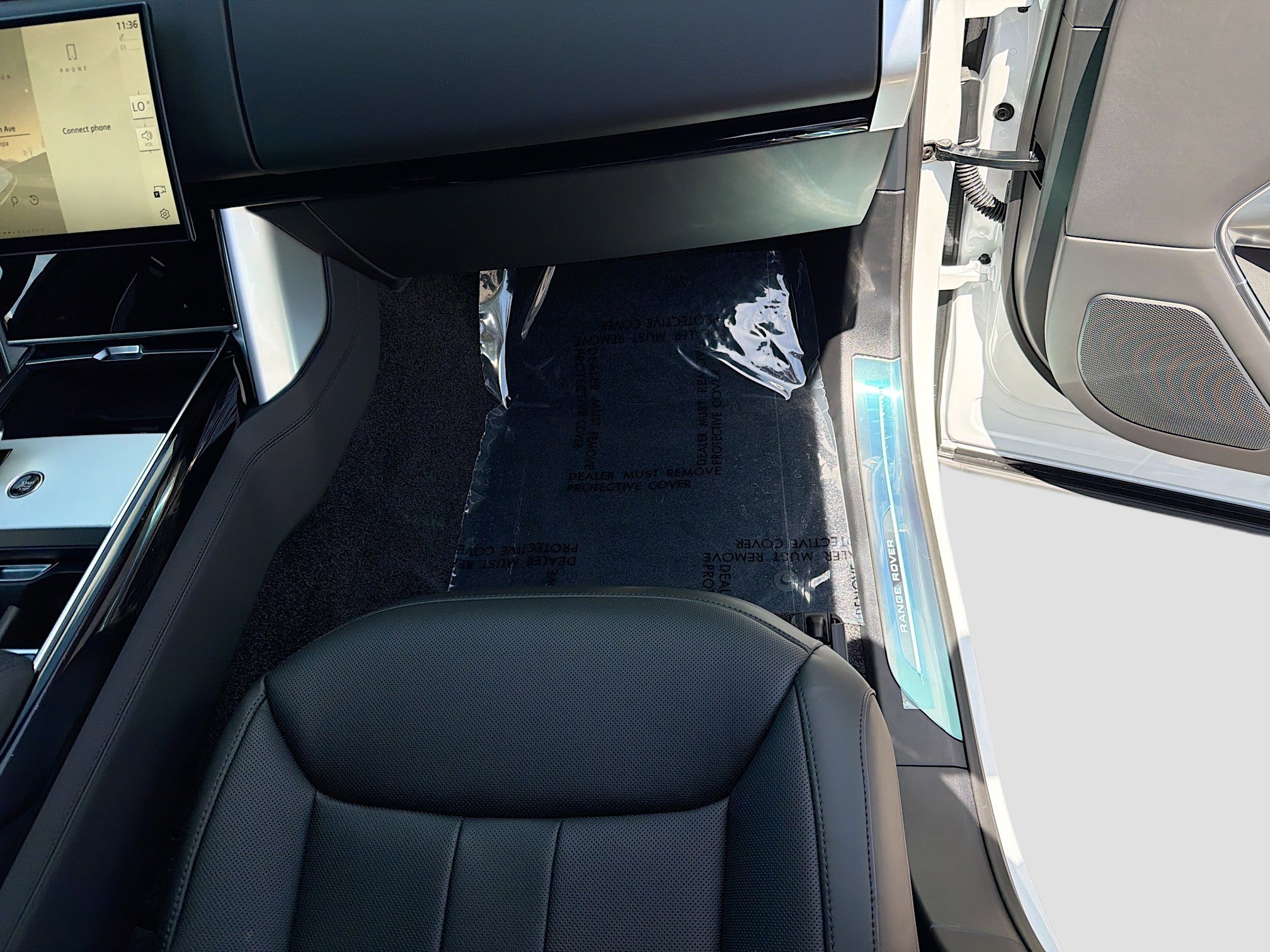 New 2026 Ostuni Pearl White LAND ROVER SE 7 Seats image 18