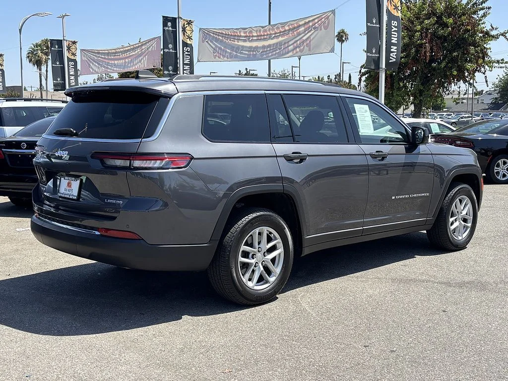 Used 2023 Gray Jeep Laredo image 3