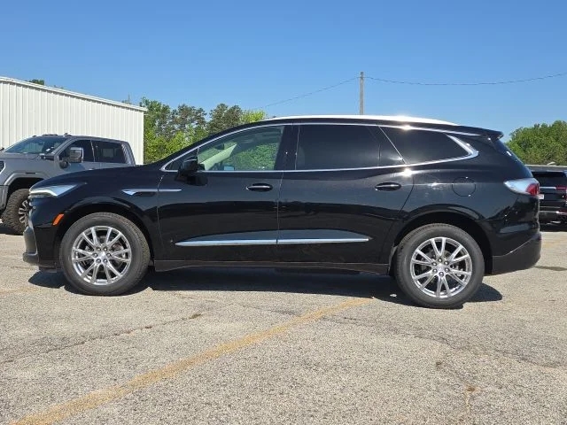 Used 2022 Black Buick Essence image 2