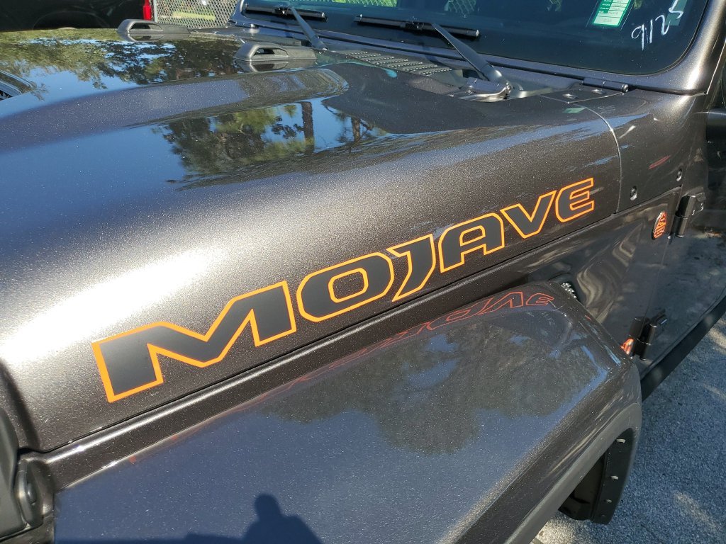 Used 2025 Gray Jeep Mojave image 4