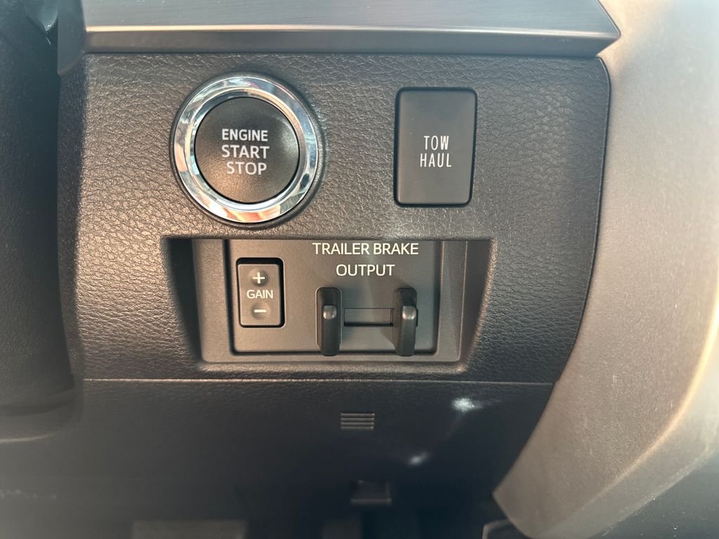 Used 2021 Black Toyota Platinum image 27