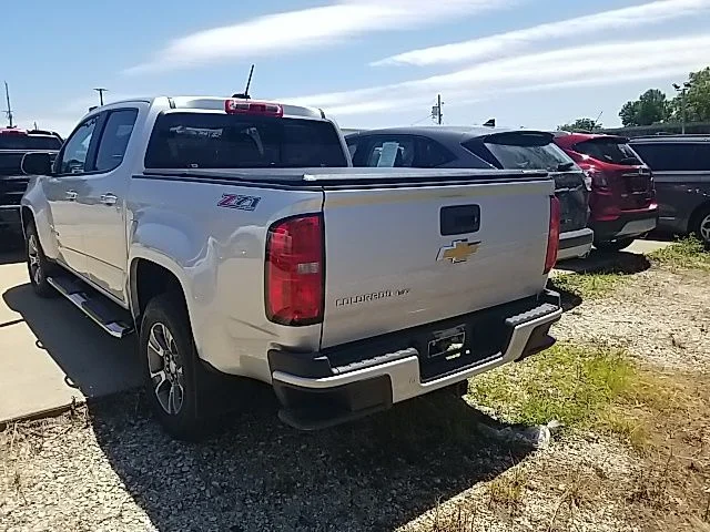 Used 2020 Silver Chevrolet Z71 image 12