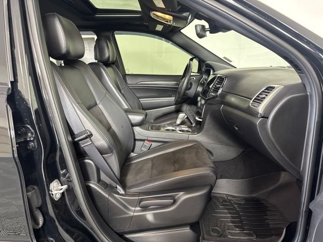 Used 2021 Diamond Black Jeep Laredo X image 4