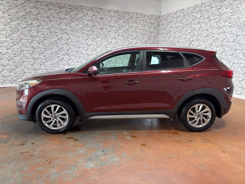 Used 2017 Ruby Wine Hyundai SE image 4