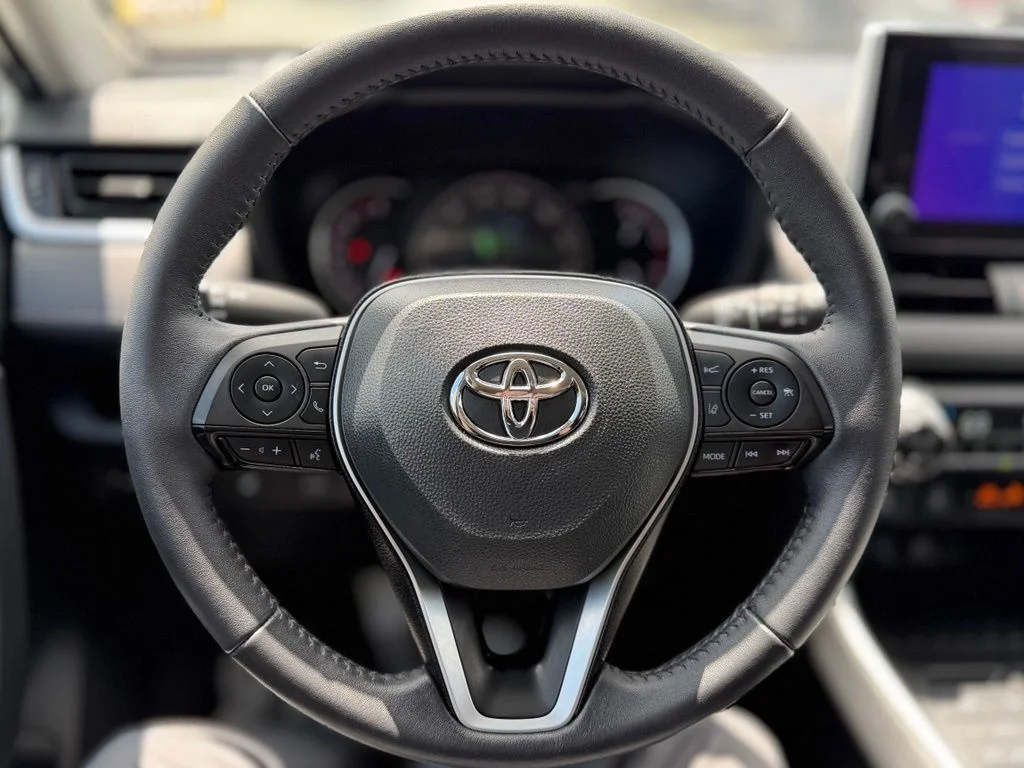 Used 2023 White Toyota XLE image 11