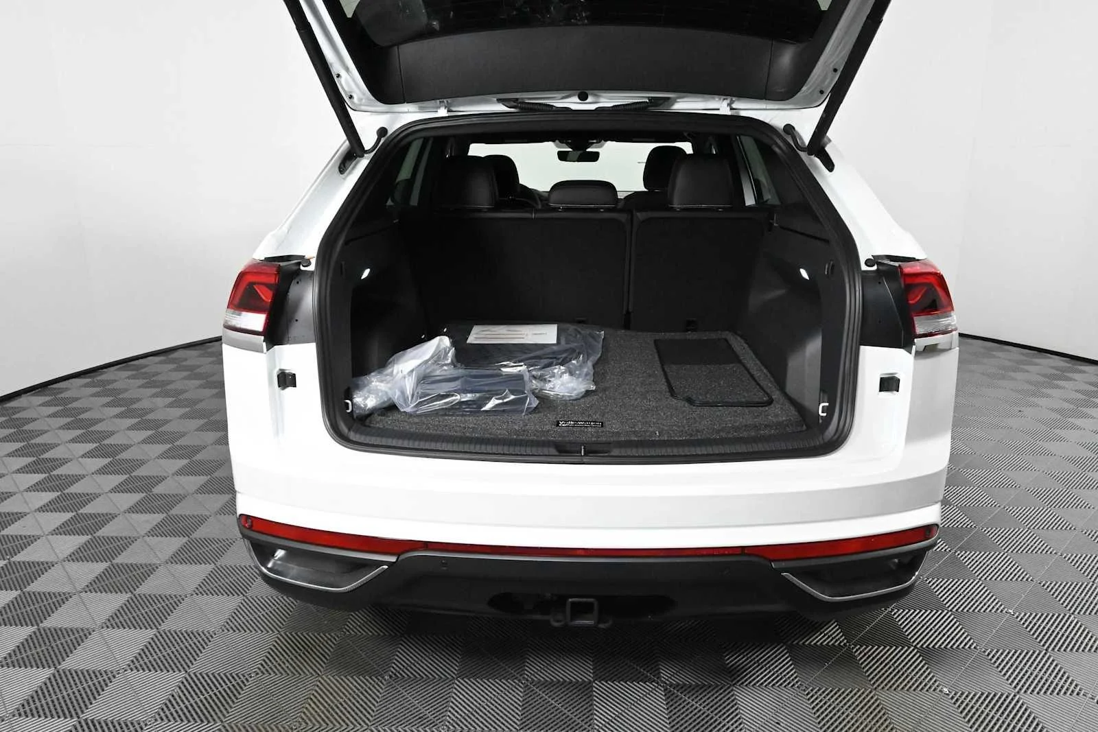 New 2026 Opal White Pearl Volkswagen 2.0T SE w/Technology image 7