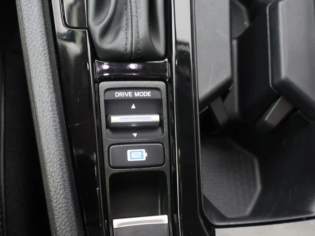 Used 2025 Silver Honda EX-L image 48