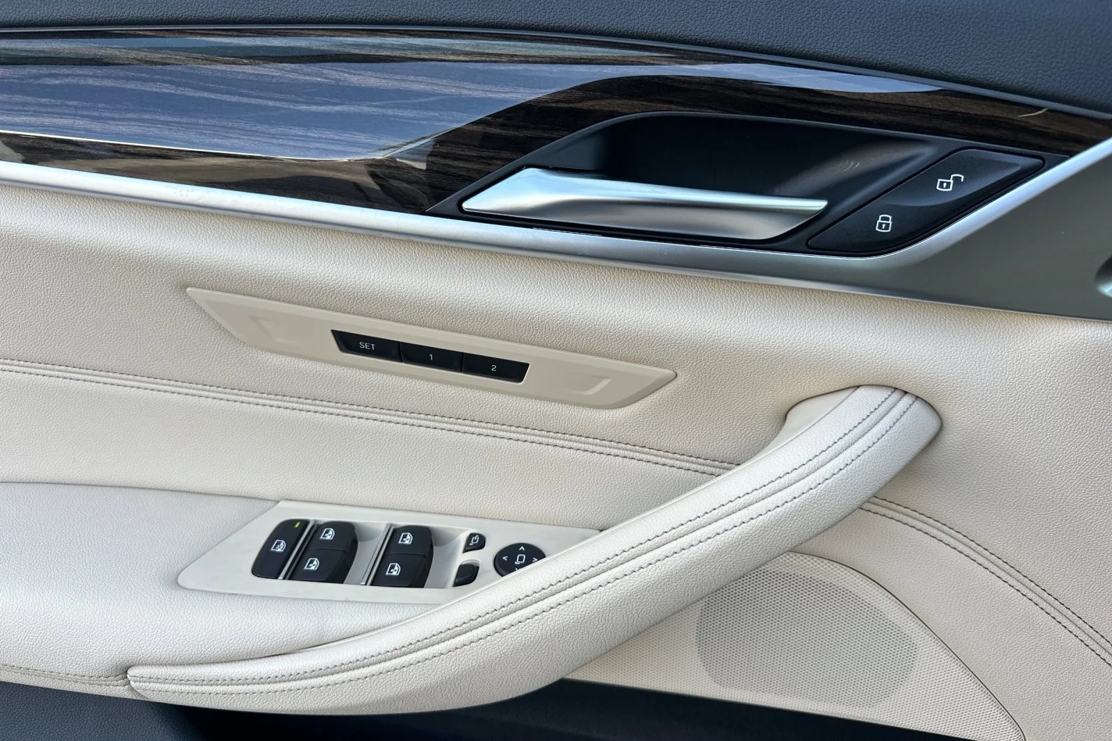 Used 2023 Skyscraper Grey Metallic BMW 530e image 10