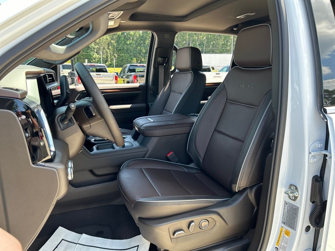 2026 GMC Sierra 3500HD Denali - Photo 17