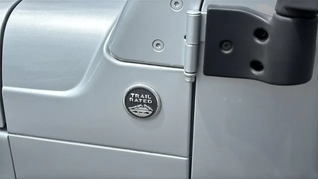 Used 2006 Silver Jeep Unlimited LWB image 38