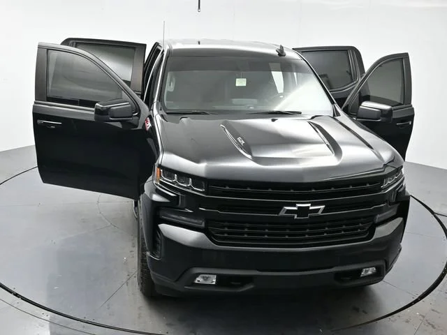 Used 2022 Mosaic Black Metallic Chevrolet RST image 41