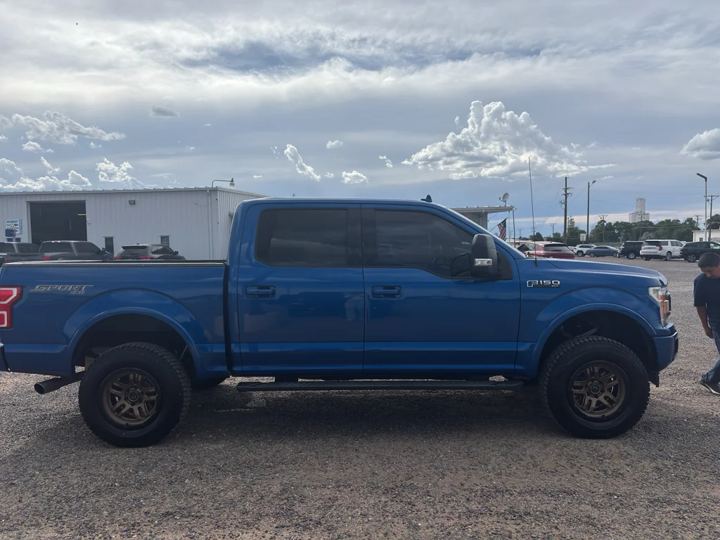 Used 2018 Lightning Blue Ford XLT image 4