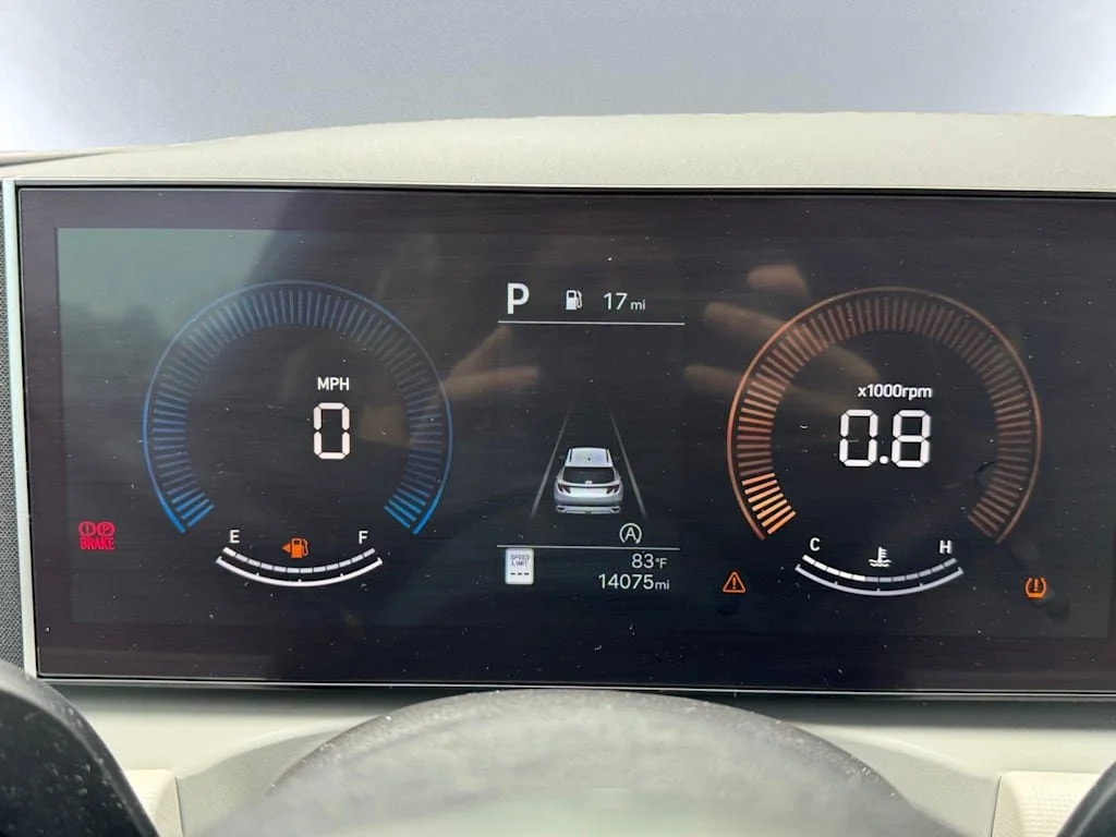 Used 2025 Gray Hyundai SE image 5