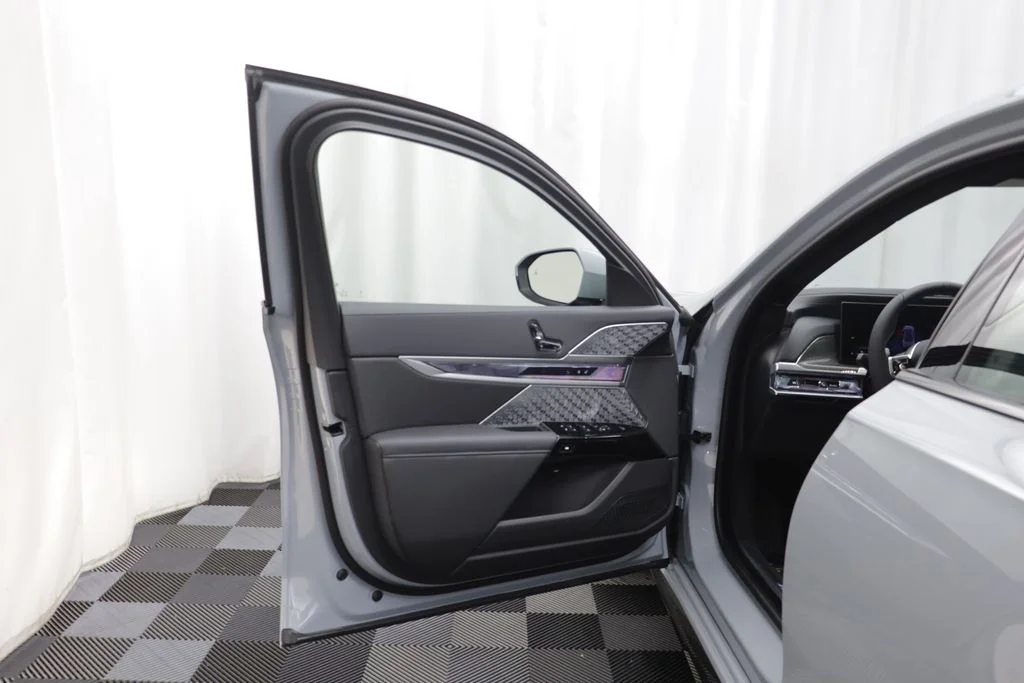 New 2026 Gray BMW 760i xDrive image 5