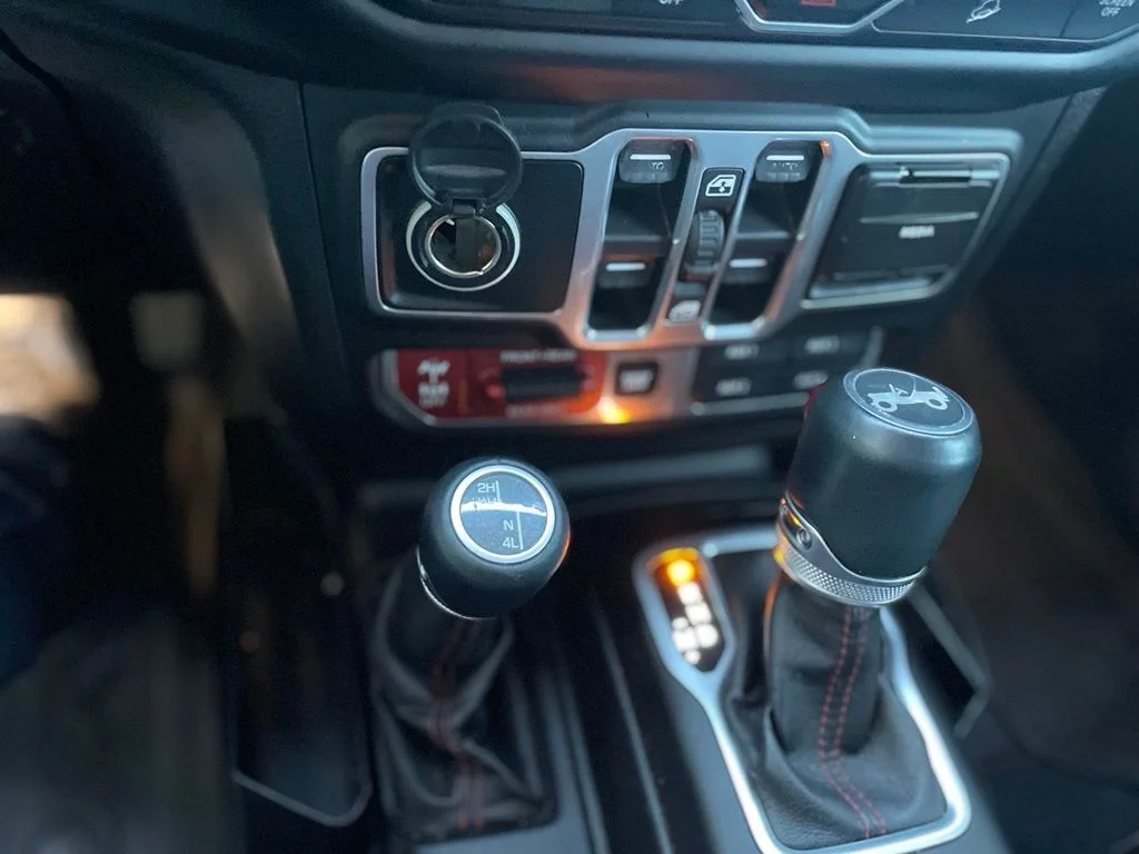 Used 2018 Bright White Clearcoat Jeep Unlimited Rubicon image 16