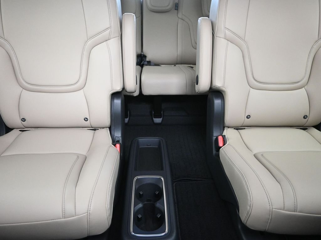 New 2026 RADIANT WHITE INFINITI Pure 2WD image 29