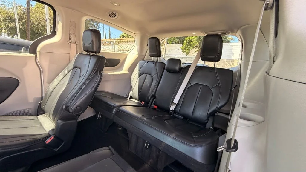 Used 2023 White Chrysler Touring L image 7