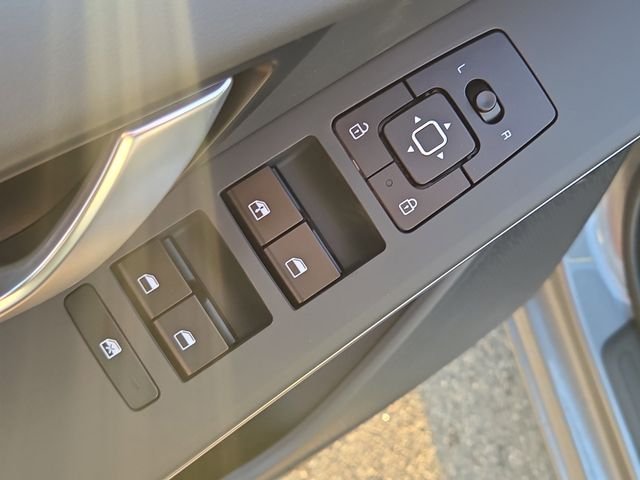 New 2025 Gray Kia Wind image 15